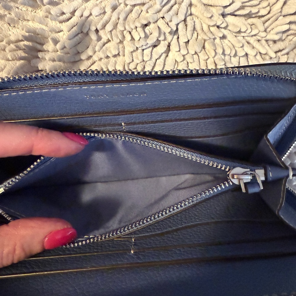 Tory Burch Blue Wallet Luxurious Pebbled Leather - Picture 5 of 7